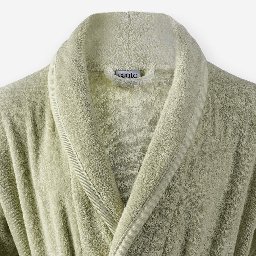 Shawl collar detail of WATA VIVO Organic Cotton bathrobe in light grey.