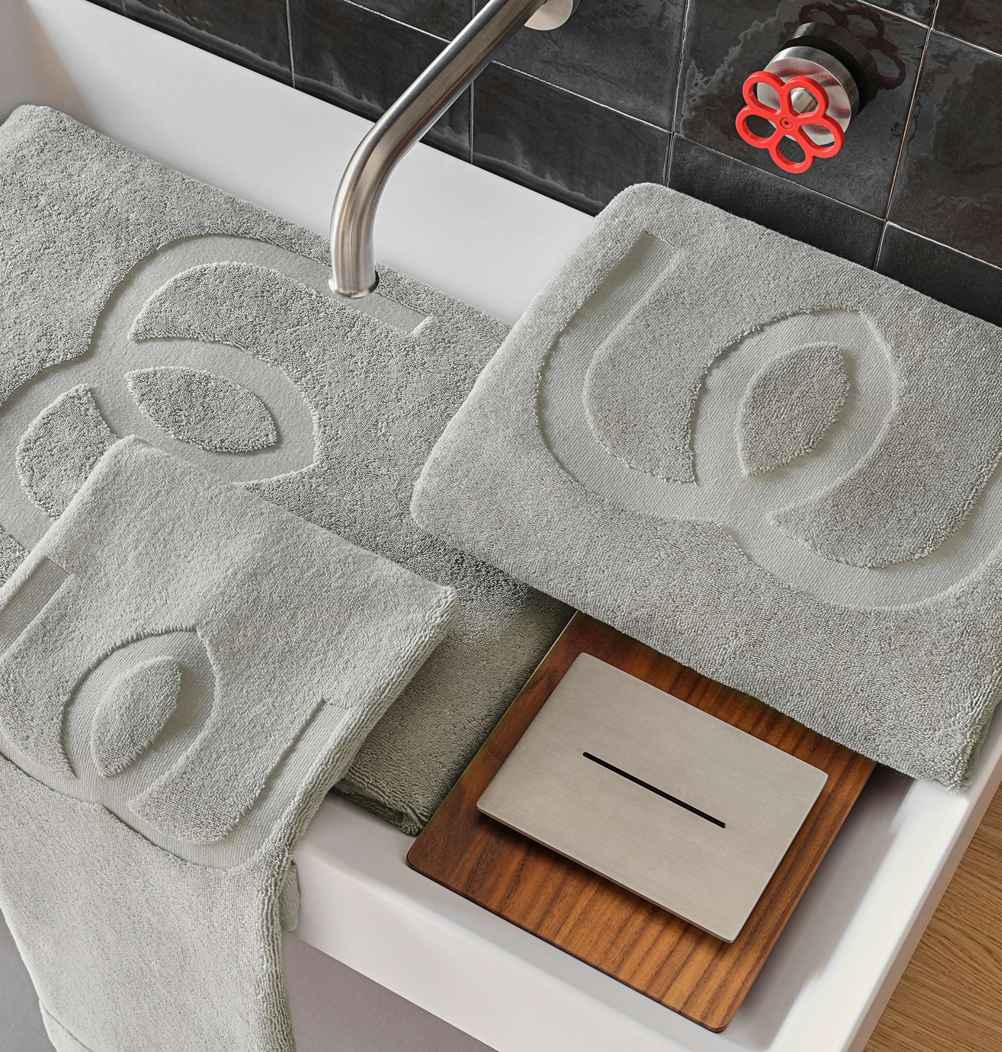 Gray bath mats with textured design on a bathtub